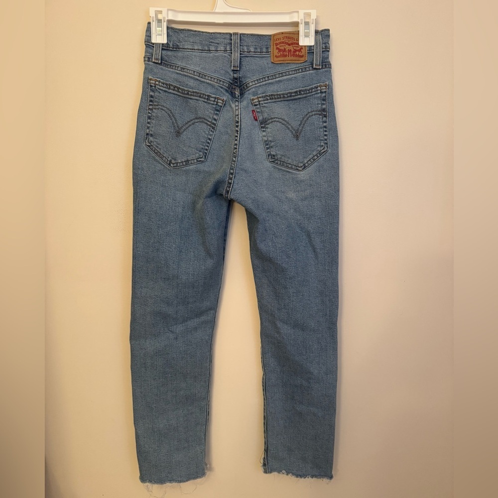 Levi’s Wedgie Straight Jeans Women’s Size 26 Distressed Raw Hem Medium Wash - Picture 2 of 7